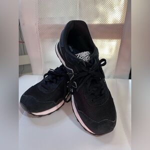 Woman’s New Balance Sneakers Size 9
